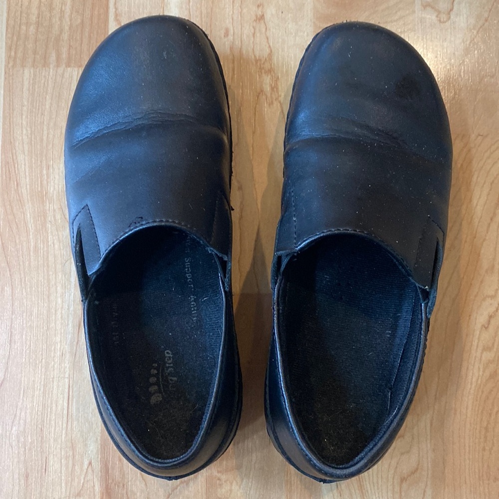 Spring Step Non Skid and Oil Resistant Shoes, Size 7